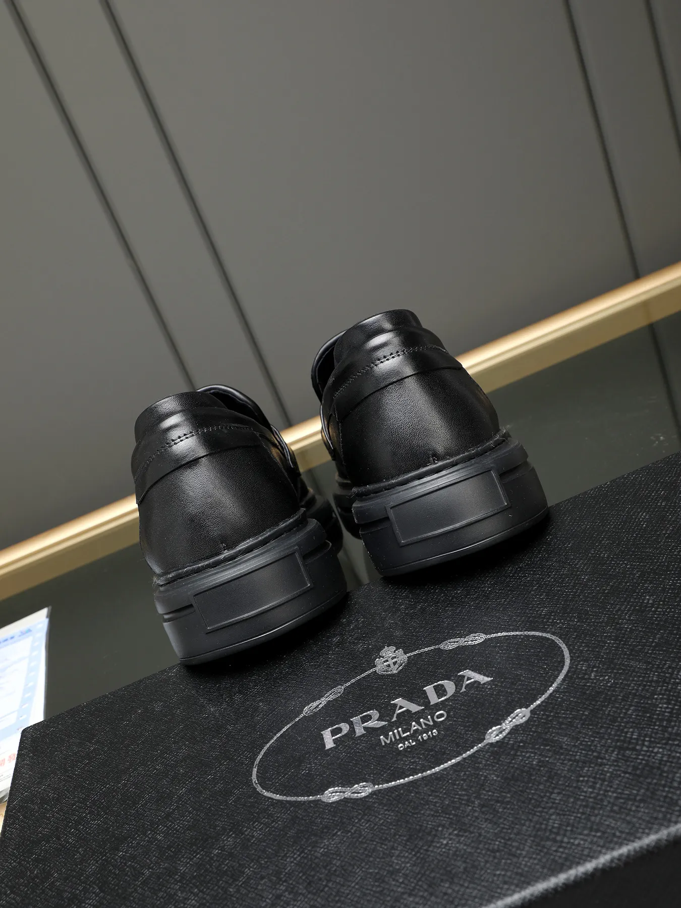 Men's Men's Shoes 💰500 Prada/Prada Men's new casual shoes, this upper is made of imported calfskin + sheep lining! The outsole is made of non-slip foam outsole, which feels good on your feet and is a fashionable and stylish item!  Size: 38-44 (45 customized)